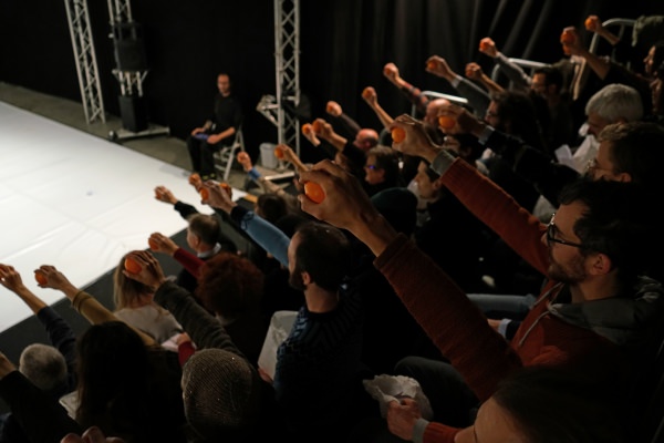 Questo lavoro sull'arancia